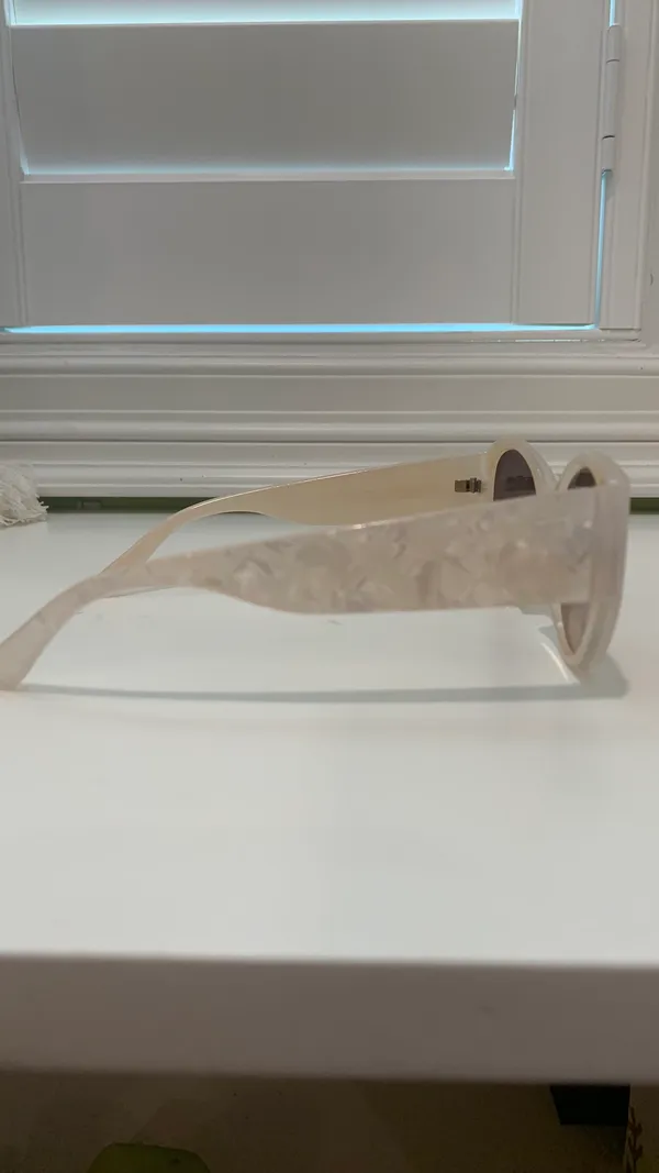 Francesca's Sunglasses - Image 4