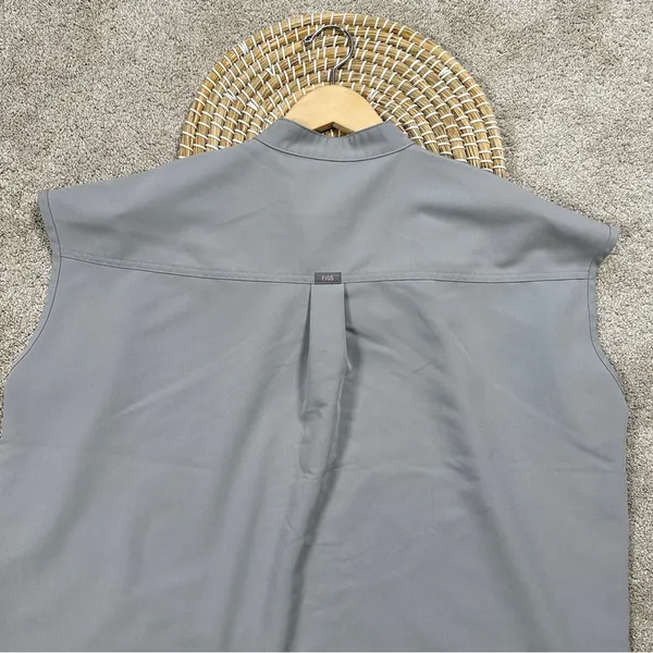 Figs Women’s Rafaela Oversized Scrub Top Shortsleeve in Gray Size XL - Image 7