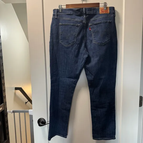 Levis Classic Straight Jean Dark Wash Mid‎ Rise 31x28 PETITE - Image 4