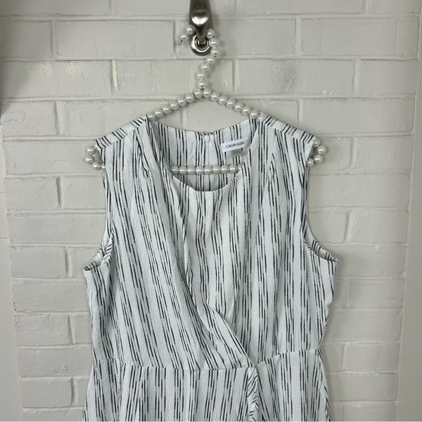 Calvin Klein White & Black Striped Drape Twist Front Dress Size 12 - Image 4