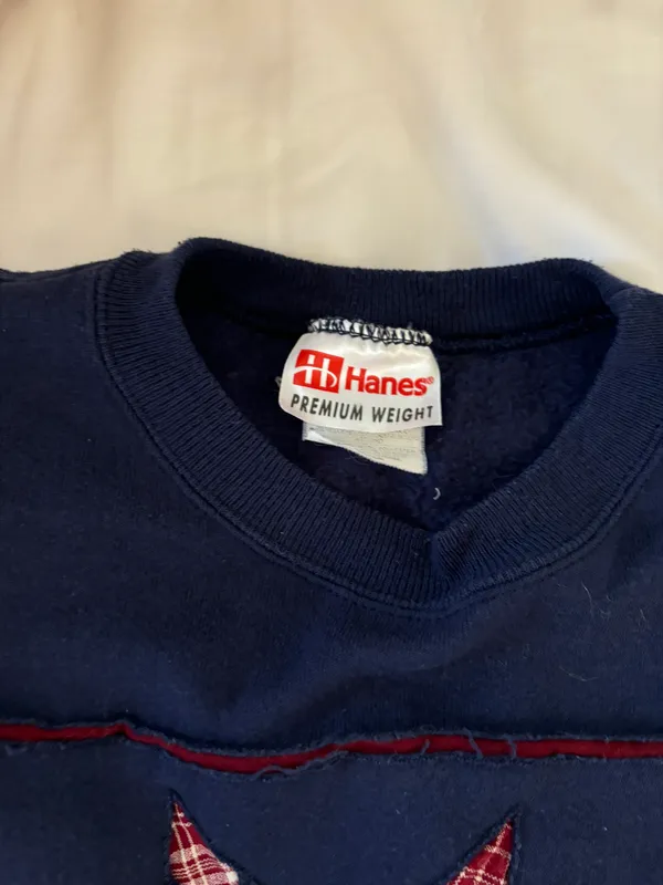 Hanes vintage embroidered navy sweatshirt - Image 3