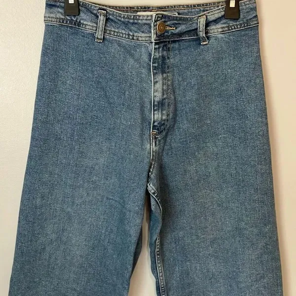 Zara High Rise Medium Wash Non Ripped Frayed Hem super wide leg Sz 8 #771 - Image 2
