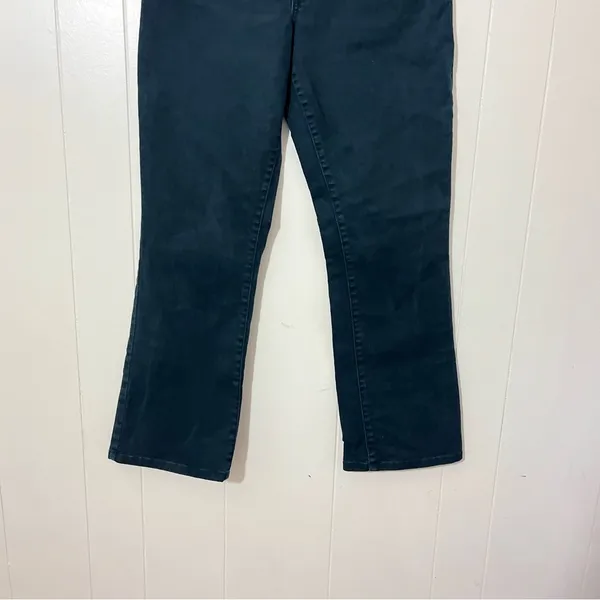 Levi’s 550 Relaxed Bootcut Jeans Women’s Black Size 8 Short Classic Denim - Image 2
