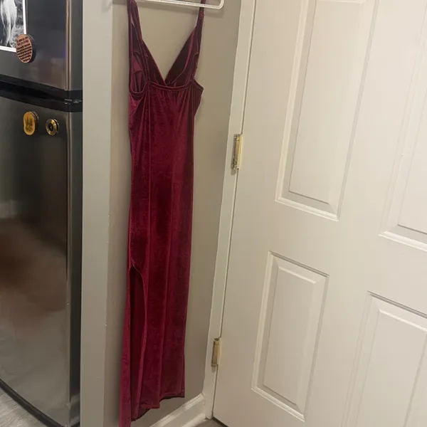 SHEIN SXY Burgundy Velvet Cowl neck midi Dress w slits L, NWT - Image 10