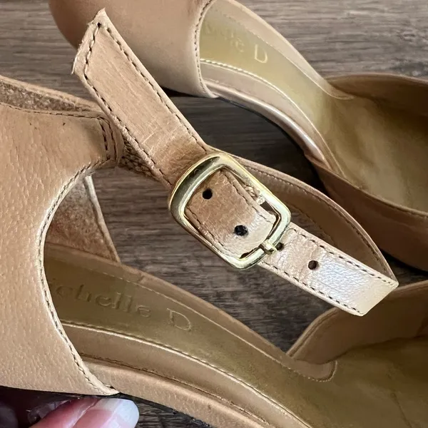 Vintage Michelle D Leather Heels W/ Ankle Strap Women’s Size 6 Beige Neutral - Image 2