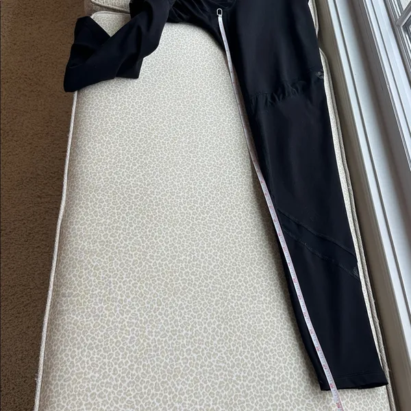 Old Navy Active Black Go-Dry Leggings with Sheer Panels size M - Image 5