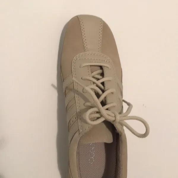 Beige leather and suede sneakers - BNWOT - size 7 - Image 2
