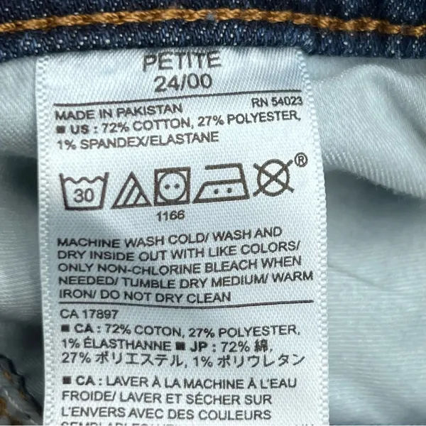 Banana Republic Factory Women's Dark Blue Cropped Jeans - Image 11