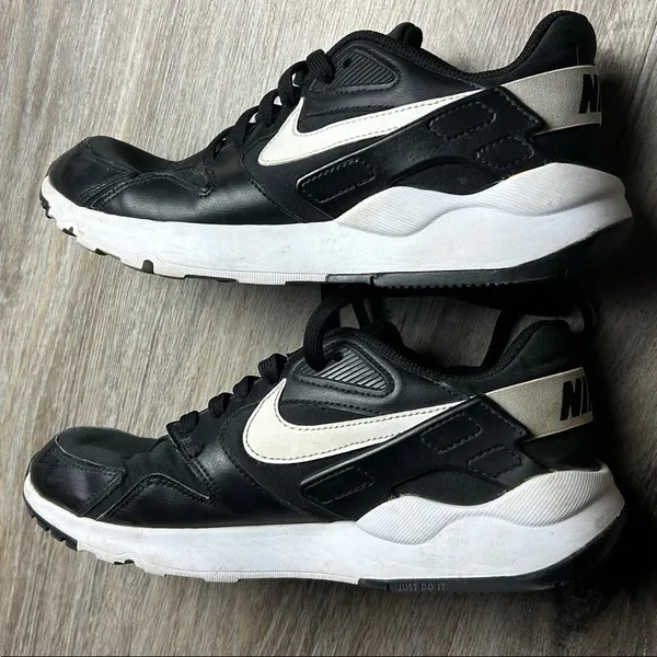 Nike Air Max Motion 2 Black & White Sneakers Women’s Size 10 - Image 3