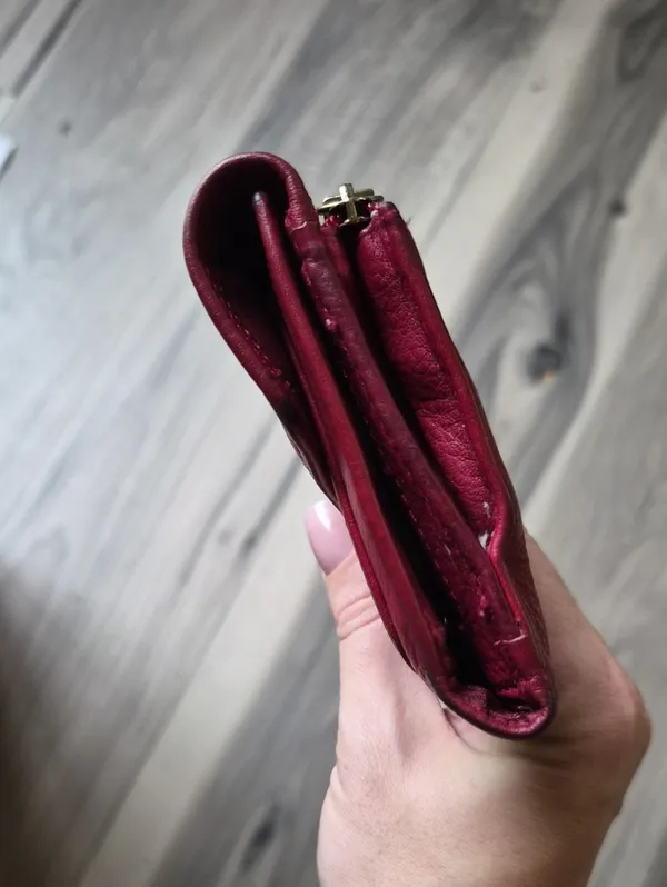 Vintage Red Leather Fossil trifold wallet - Image 9