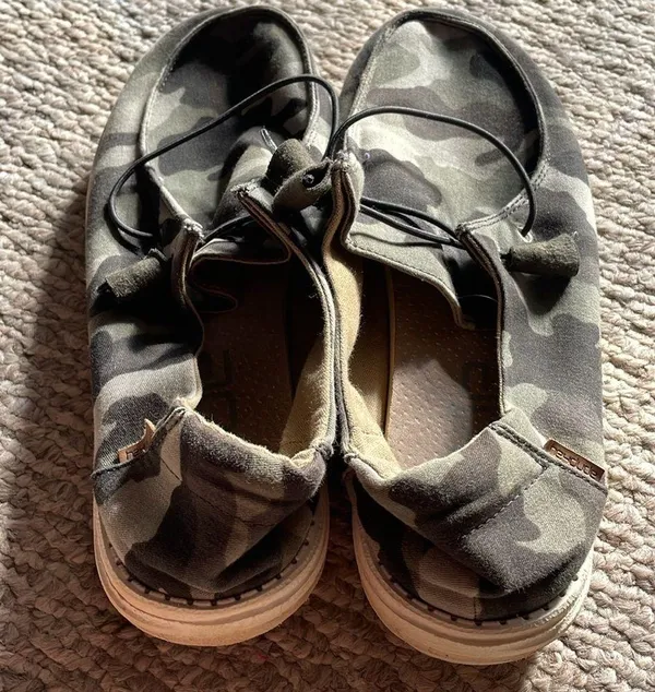 Hey Dude camo size 9 good used condition - Image 2