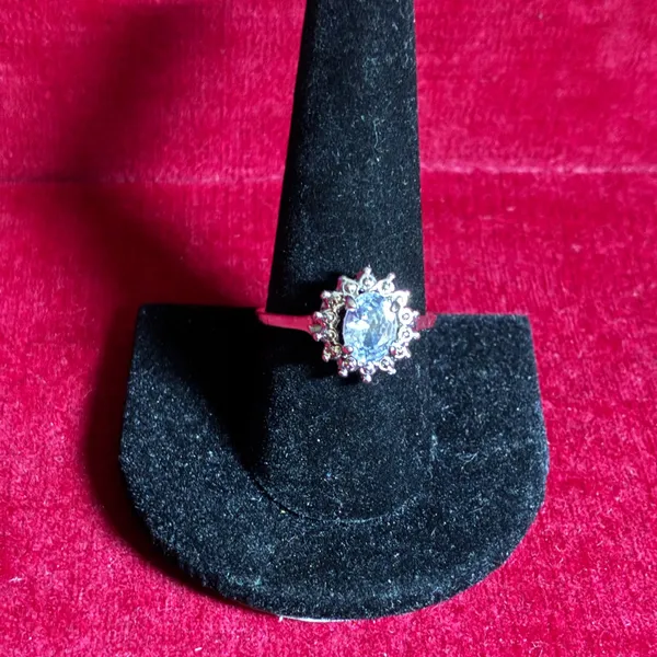 Elegant Oval Light Blue & Clear Stone Costume Ring size 10 - Image 2