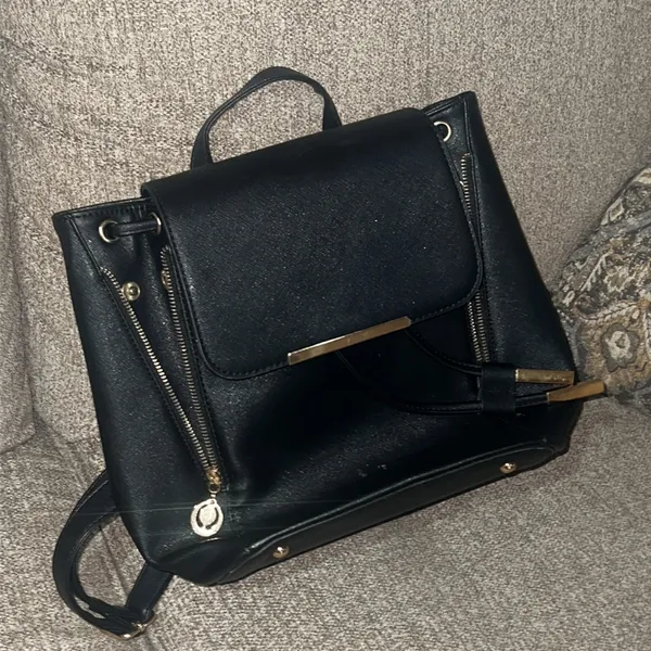 Black backpack - Image 2