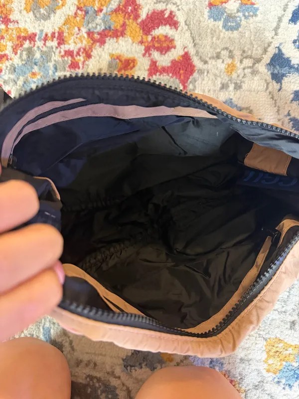 Baggu tan crossbody purse - Image 3