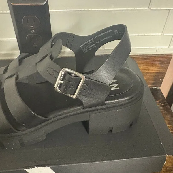Madden NYC Black‎ Fisherman Lug Sole Platforms Size 11 - Image 2