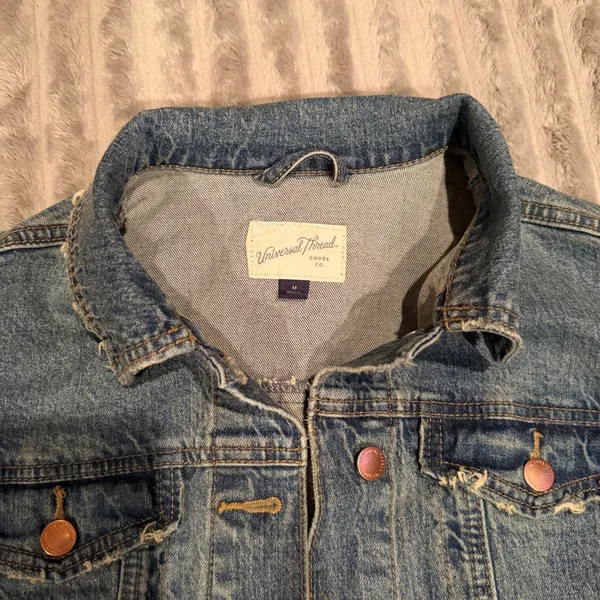 Universal Thread Womens Medium Wash Distressed Denim‎ Jacket Rose Gold Buttons M - Image 4