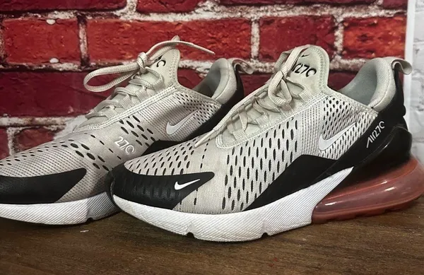 Nike Women’s Airmax 270 size 7 - Image 3