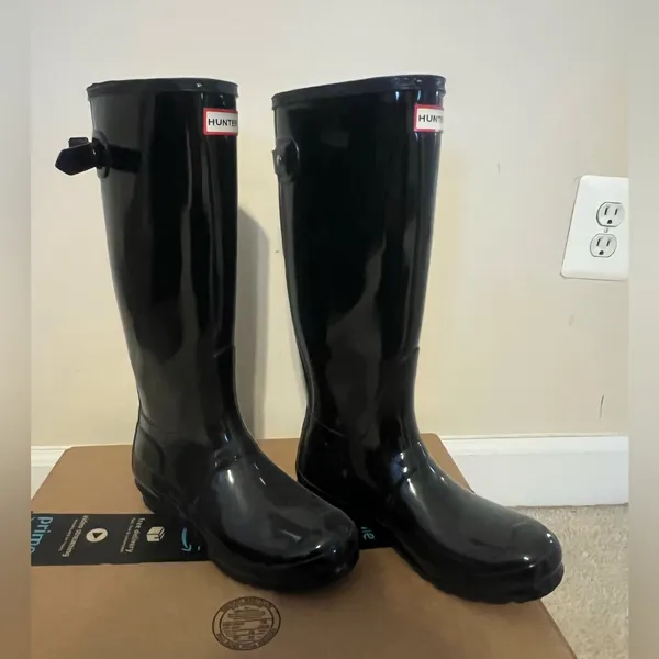 Hunter Black Tall Shiny Rain Boots - Image 4