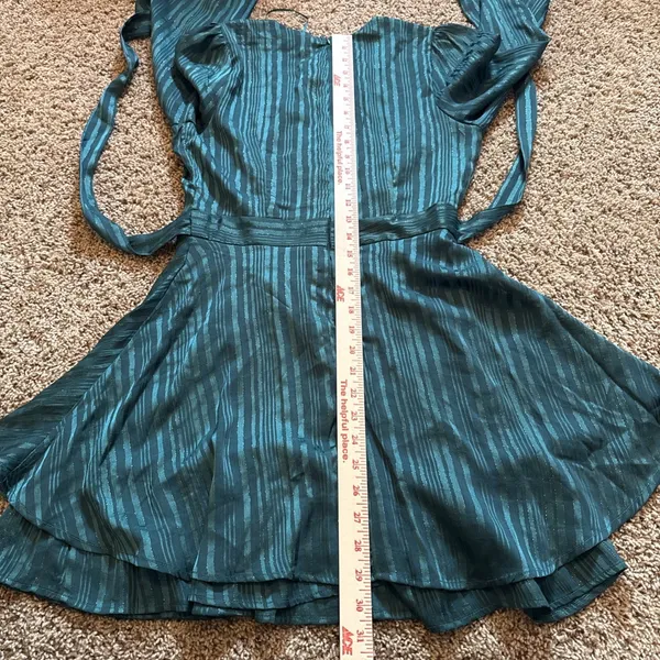 Allison + Kelly Emerald Green Faux Wrap Mini Dress Size‎ Medium - Image 9