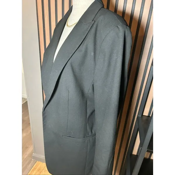 H&M black work blazer size medium work attire - Image 2