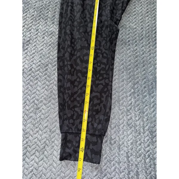Lululemon Women's Aligh High Rise Jog Stretch‎ pants Color Black Gray Size 6 - Image 9