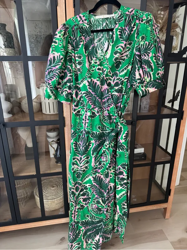 Marie Oliver Rita midi dress wrap kelly green print puff sleeve tie front cotton - Image 2