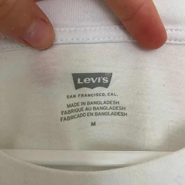 Levi’s women’s logo decal crop top — medium‎ - Image 2