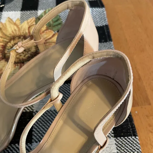 Michael Kors sandals tan patent leather - Image 3