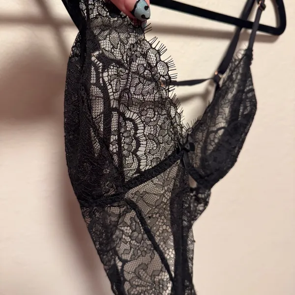 NWT: Victoria's Secret Black Lace Lingerie - Image 4