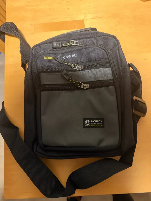 Stylish and elegant handbag in good condition. Perfect for everyday use, work, shopping, or going out. Spacious enough to carry your essentials and easy to match with different outfits. Please check the photos for the exact condition and details. - Image 3