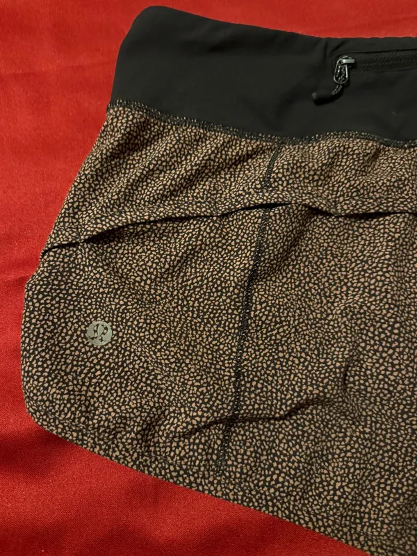 lululemon athletica Black Waistband Brown Speckled Running Shorts - Image 4