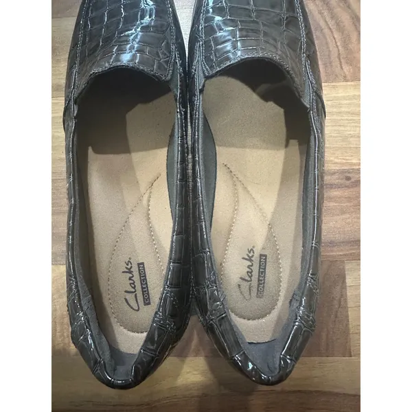 Clarks Collection Womens Brown Croc Embossed Patent Loafers 26102167 Size 9.5M - Image 4
