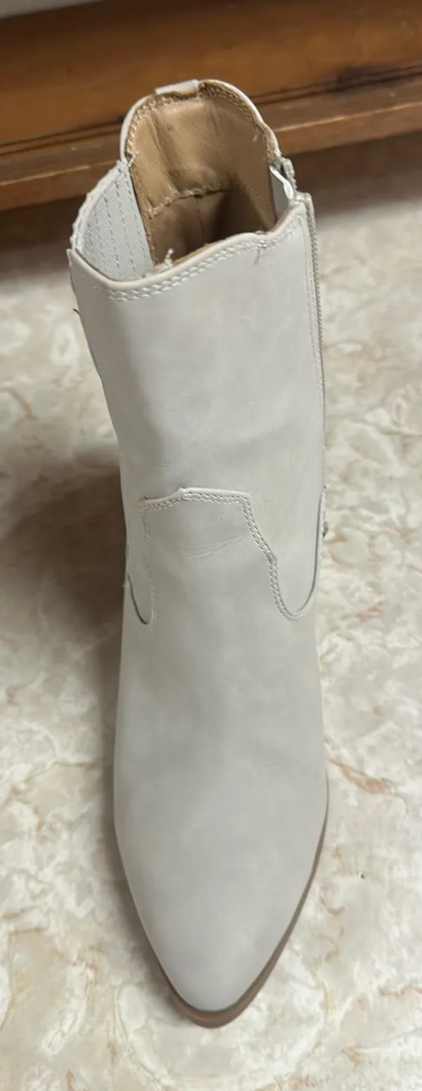 Lauren Conrad Cream suede ankle boots - Image 3