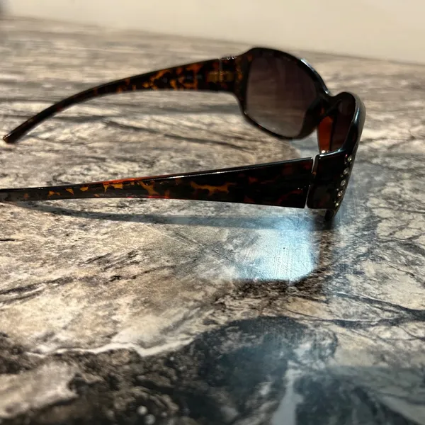 Brown Wraparound Sunglasses with Gradient Lenses - Image 6