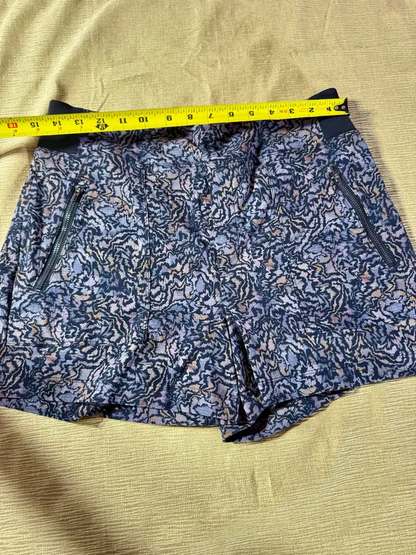 Athleta Women’s Size 10 Printed Hiking Shorts Zip Pockets Stretch Activewear - Image 8