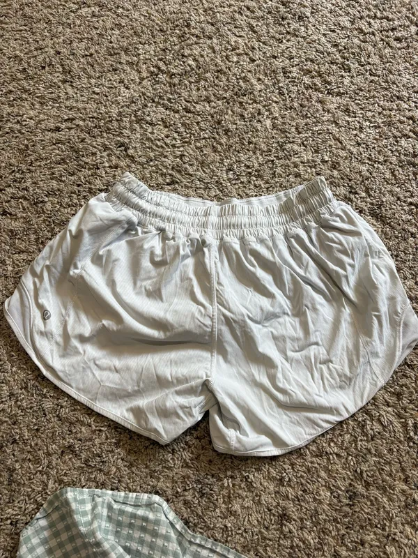 Lululemon Shorts Hotty Hot - Image 2