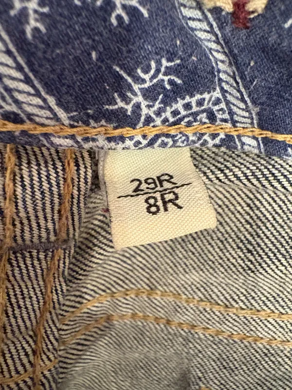 Vintage Gap low rise straight leg Jeans with interior design - Image 3