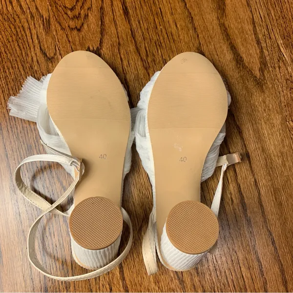 Elegant White Women's Heeled Sandals Bow Size 9 - Image 4