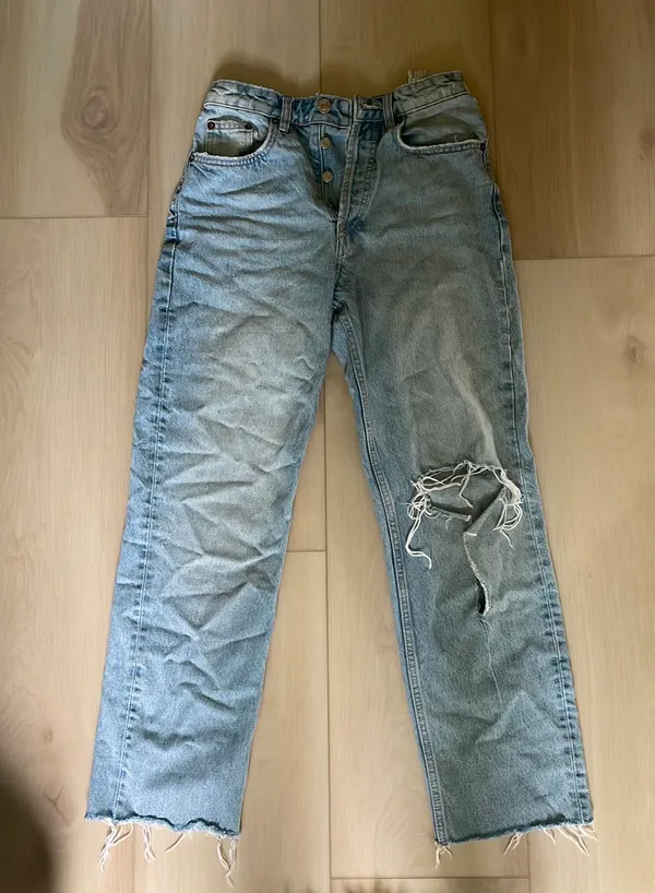 Light Wash Jeans - Image 2