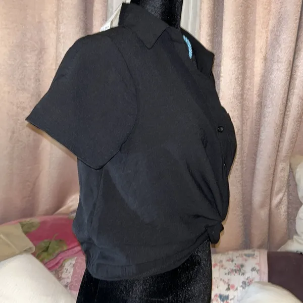 NWT  Size M Black Button Down Crop Top - Image 11