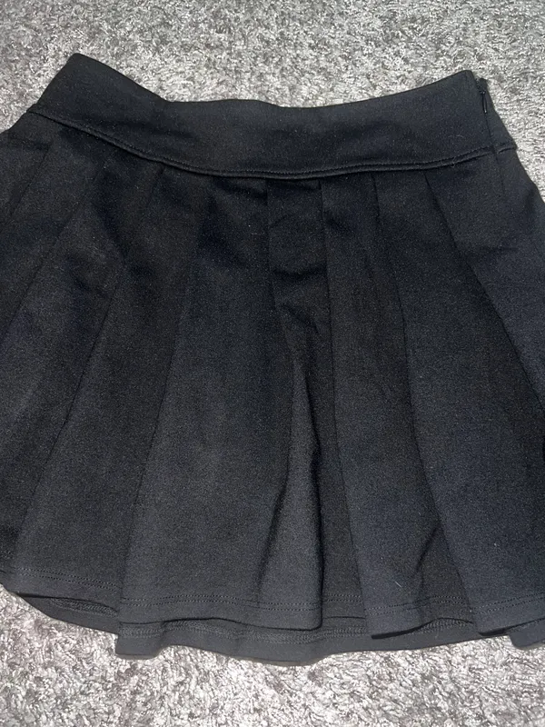 Black Pleated Skirt - Image 2