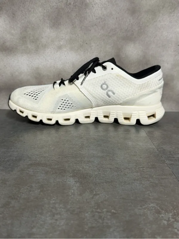 On Running Cloud X Women's White/Black Running Shoes Size 7.5 - Image 15