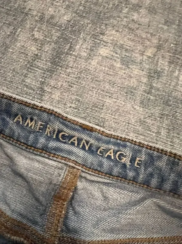 American Eagle Light Wash Distressed High Rise Mom Shorts Size 2 - Image 4