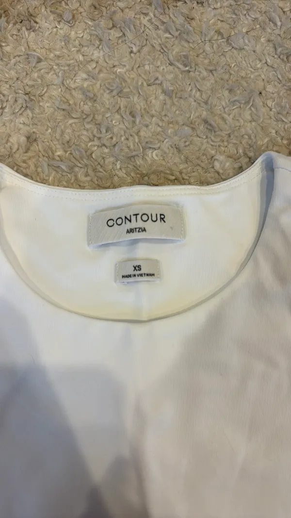 Aritzia Babaton Contour Cropped Long Sleeve - Image 4