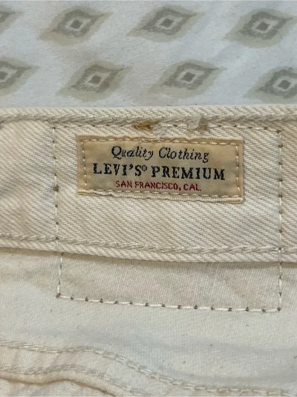 Levi's White Denim High-Rise Shorts - Image 6