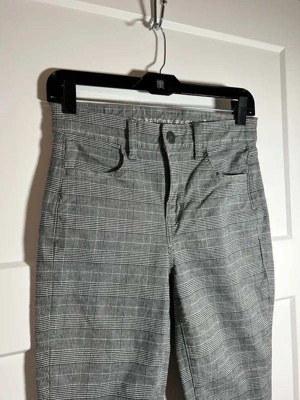 Size 4 American Eagle plaid skinny jeans - Image 3