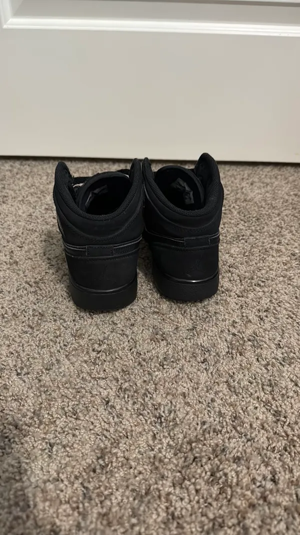 Jordan 1 Mid - Image 4