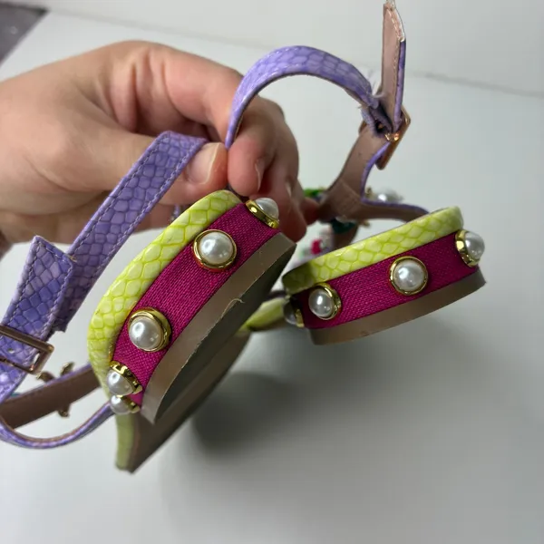 Betsey Johnson Rhianna Sandals Multi Lime Floral Shell Embellished Womens 6.5 - Image 4