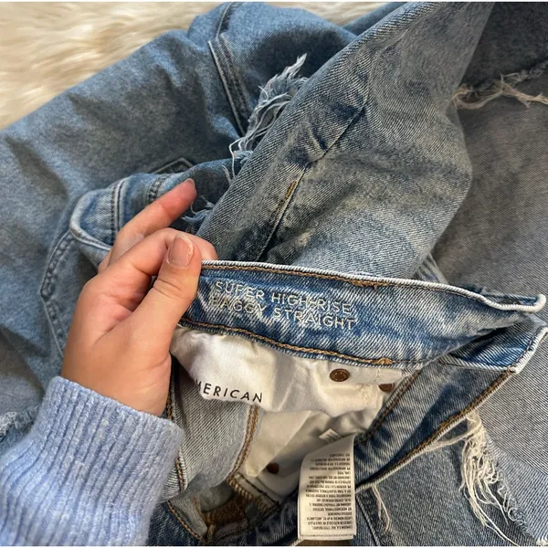 AMERICAN EAGLE Super High Rise Baggy Straight Jean In Medium Indigo - Image 7