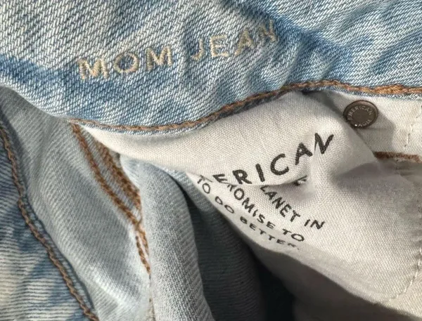 American Eagle Strigid Distressed Mom Jeans Women's 4 - Image 3